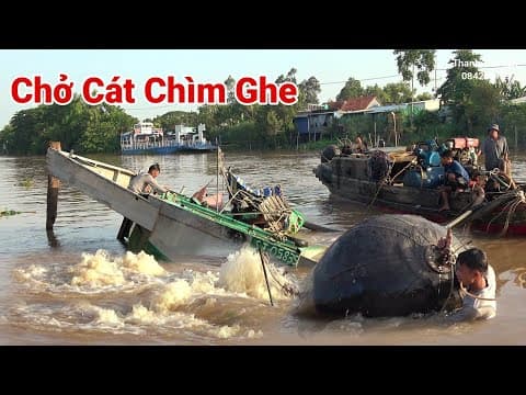 Thợ Lặn Dùng 2 Trái Phao Làm Nổi Lên Nguyên Chiếc Ghe Sắt Chở Cát Chìm Giữa Sông Lên.