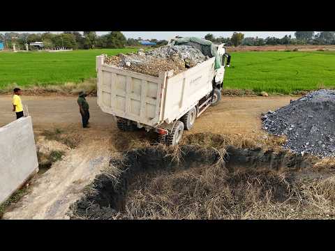 Process Great Working, New Landfill using Dongfeng 10-wheel drop stone & push fill by Dozer SHANTUI