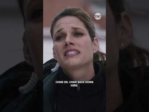 Maggie and OA try to talk a suspect off the ledge 🚨 #FBI | TNT