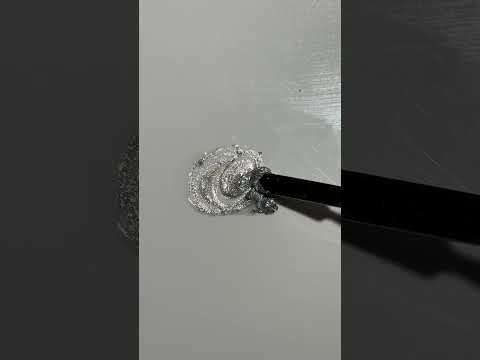 DIY Winter Gloss with the NEW essence Trend Edition Crystal Crush ❄️✨