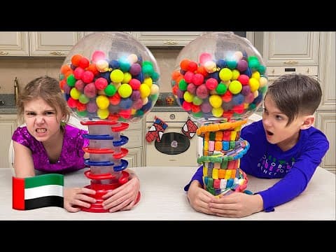 خمسة أطفال يلعبون بآلة بيع الحلوى | مجموعة فيديو للأطفال